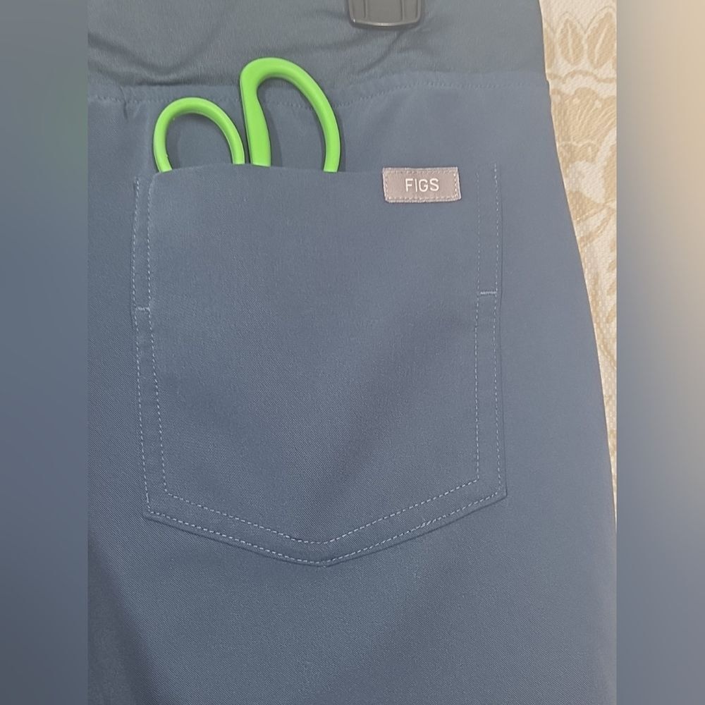 Figs ZAMORA Jogger Scrub Pants NAVY XS EUC Nurse Uniform Medical Comfort FADED - Picture 8 of 11